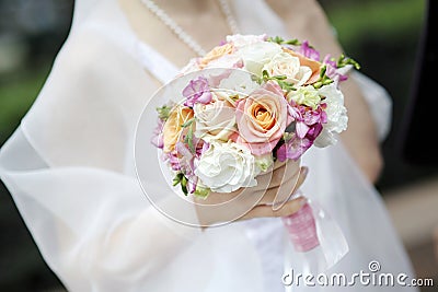 Free Wedding Flowers on Free Stock Image  Bride Holding Beautiful Wedding Flowers Bouquet
